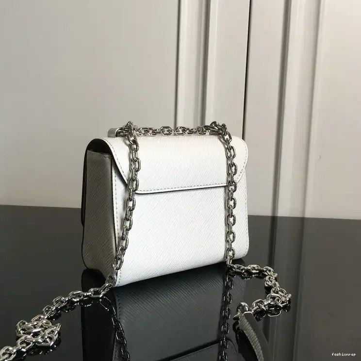 Fashionrepsfam ru 205B570035 Bags LV 0531